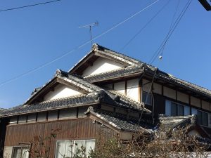 屋根足場設置・瓦撤去　(近江八幡市　F様邸　屋根葺き替え工事)　